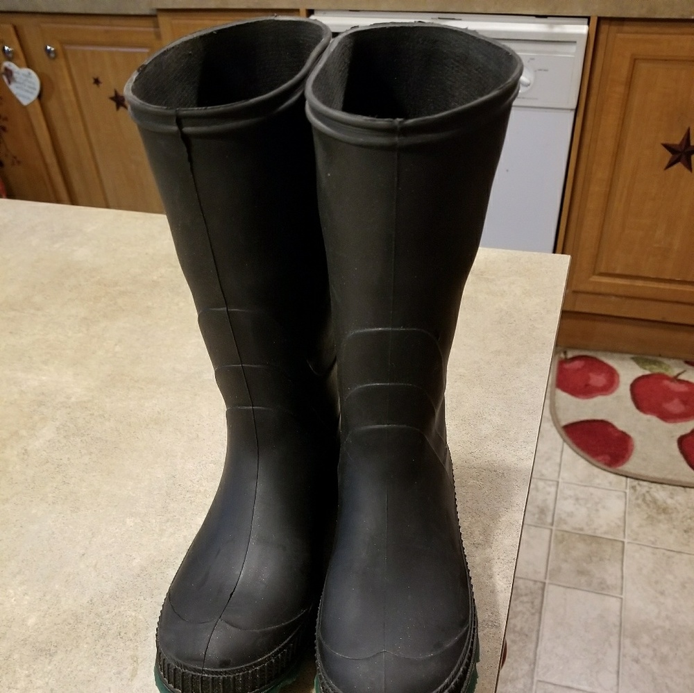Boys rain boots